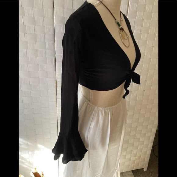 Forever 21 tie front long sleeve crop top Small - Picture 2 of 6